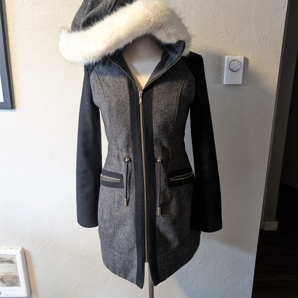 Women's Gray Hooded Coat with Faux Fur Trim - Picture 1 of 11